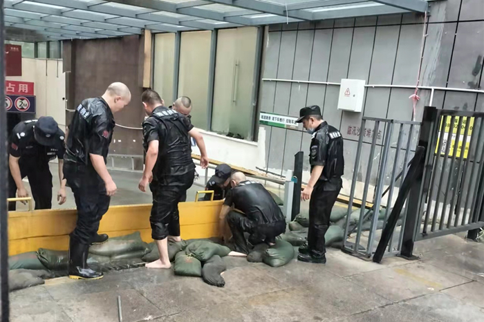 雨中堅守護家園，筑牢汛期安全墻(圖9)